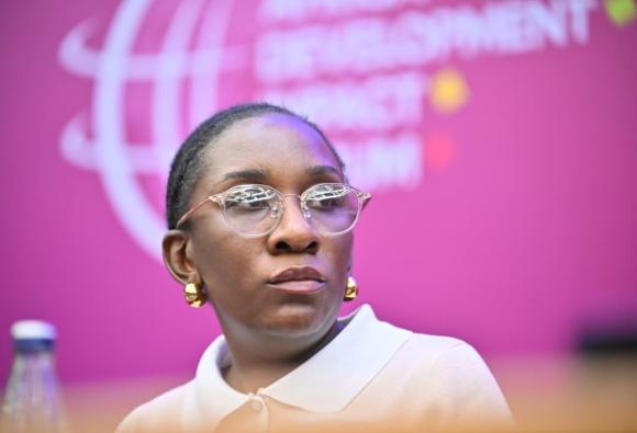 Libérer le potentiel des chaînes de valeur régionales : soutenir les entreprises dirigées par des  jeunes en Afrique dans le cadre de la ZLECAf