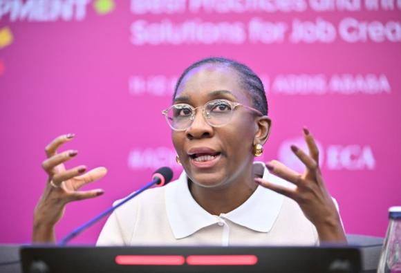 Libérer le potentiel des chaînes de valeur régionales : soutenir les entreprises dirigées par des  jeunes en Afrique dans le cadre de la ZLECAf