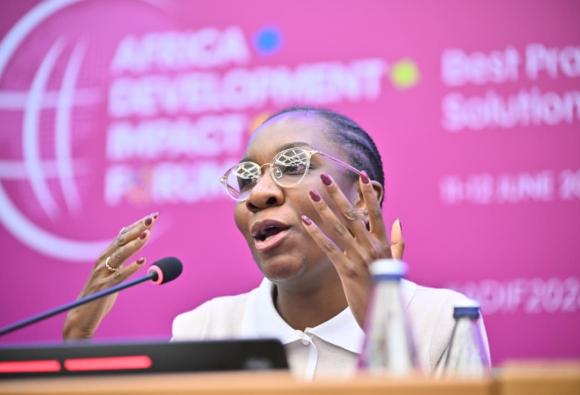 Libérer le potentiel des chaînes de valeur régionales : soutenir les entreprises dirigées par des  jeunes en Afrique dans le cadre de la ZLECAf