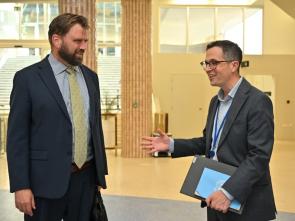 Remise officielle de la maquette de la Maison de l'Afrique (Africa Hall) à la CEA par l'ambassade d'Australie