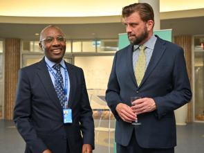 Remise officielle de la maquette de la Maison de l'Afrique (Africa Hall) à la CEA par l'ambassade d'Australie