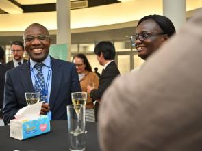 Remise officielle de la maquette de la Maison de l'Afrique (Africa Hall) à la CEA par l'ambassade d'Australie