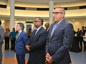 Remise officielle de la maquette de la Maison de l'Afrique (Africa Hall) à la CEA par l'ambassade d'Australie