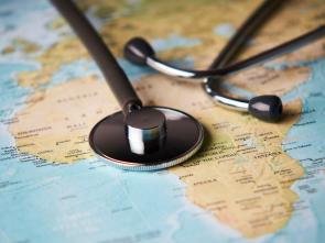 Le grand débat porte sur les moyens de remédier aux problèmes de santé en Afrique