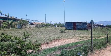 Who has the right to own land in Africa? 